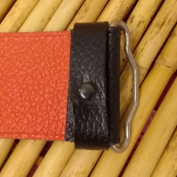 NWOT Black & Red 100% Leather Buckle Inside Adjustable Silver Large Buckle 34-38 - Picture 4 of 10